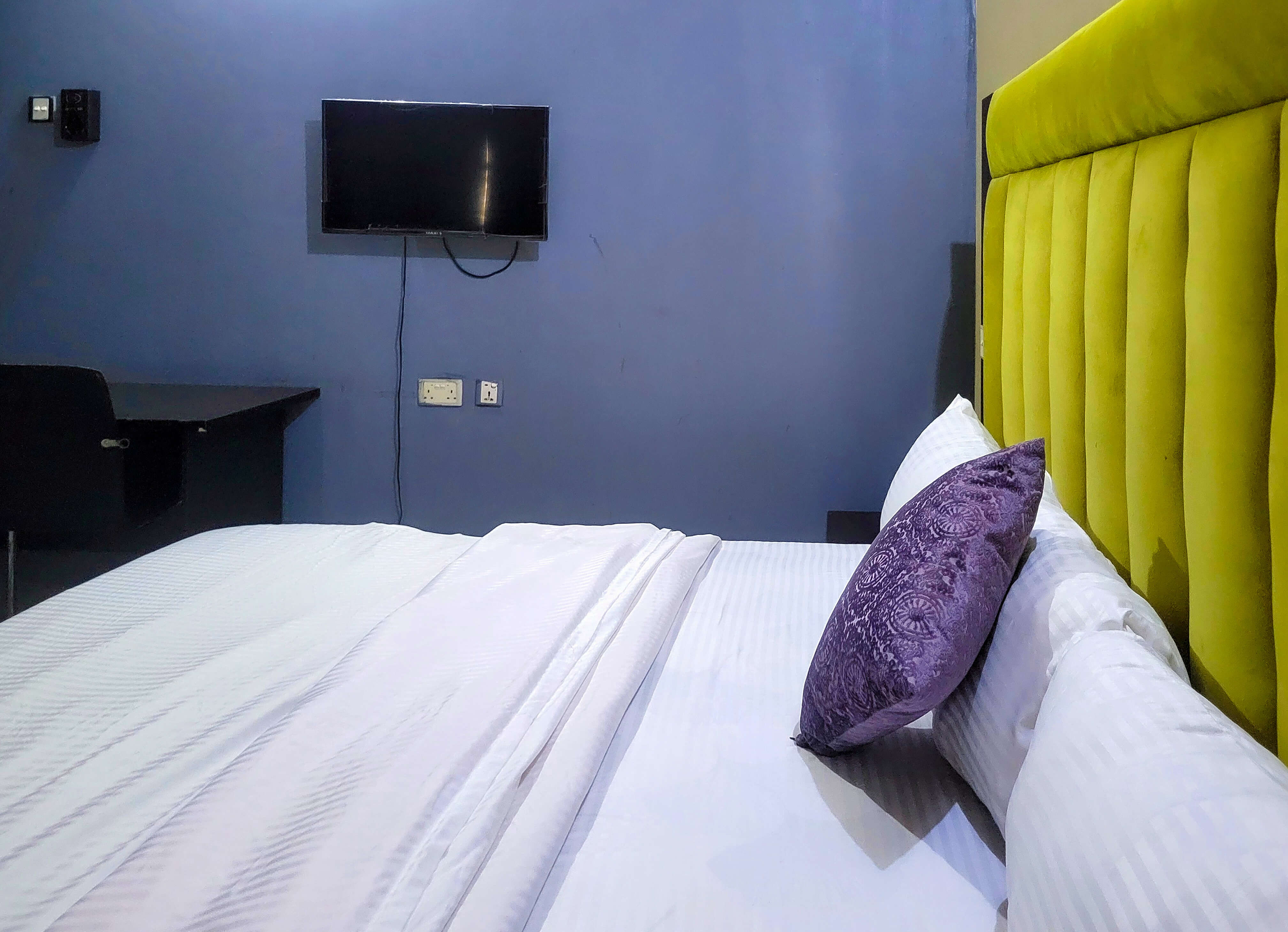PRIORITY DELUXE SUITE